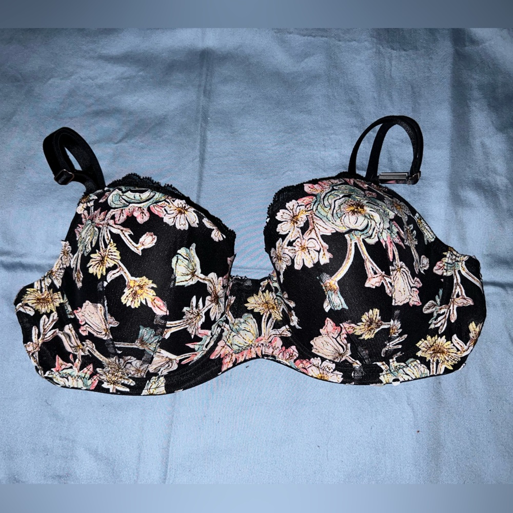 NWT Victoria’s Secret Black and Floral Bra 34D
